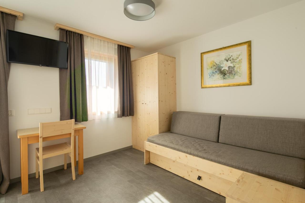 Hotel Declara And 3*
